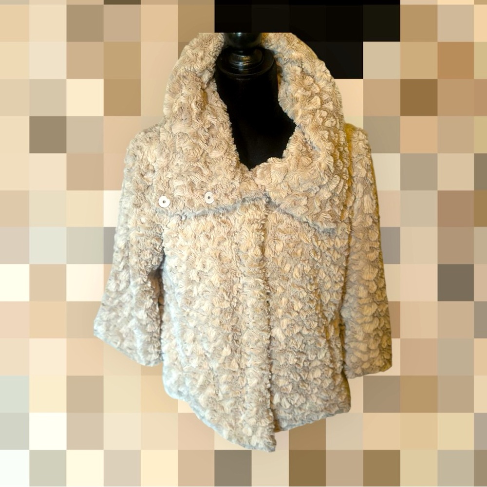 Gorgeous faux fur jacket slight Aline jacket